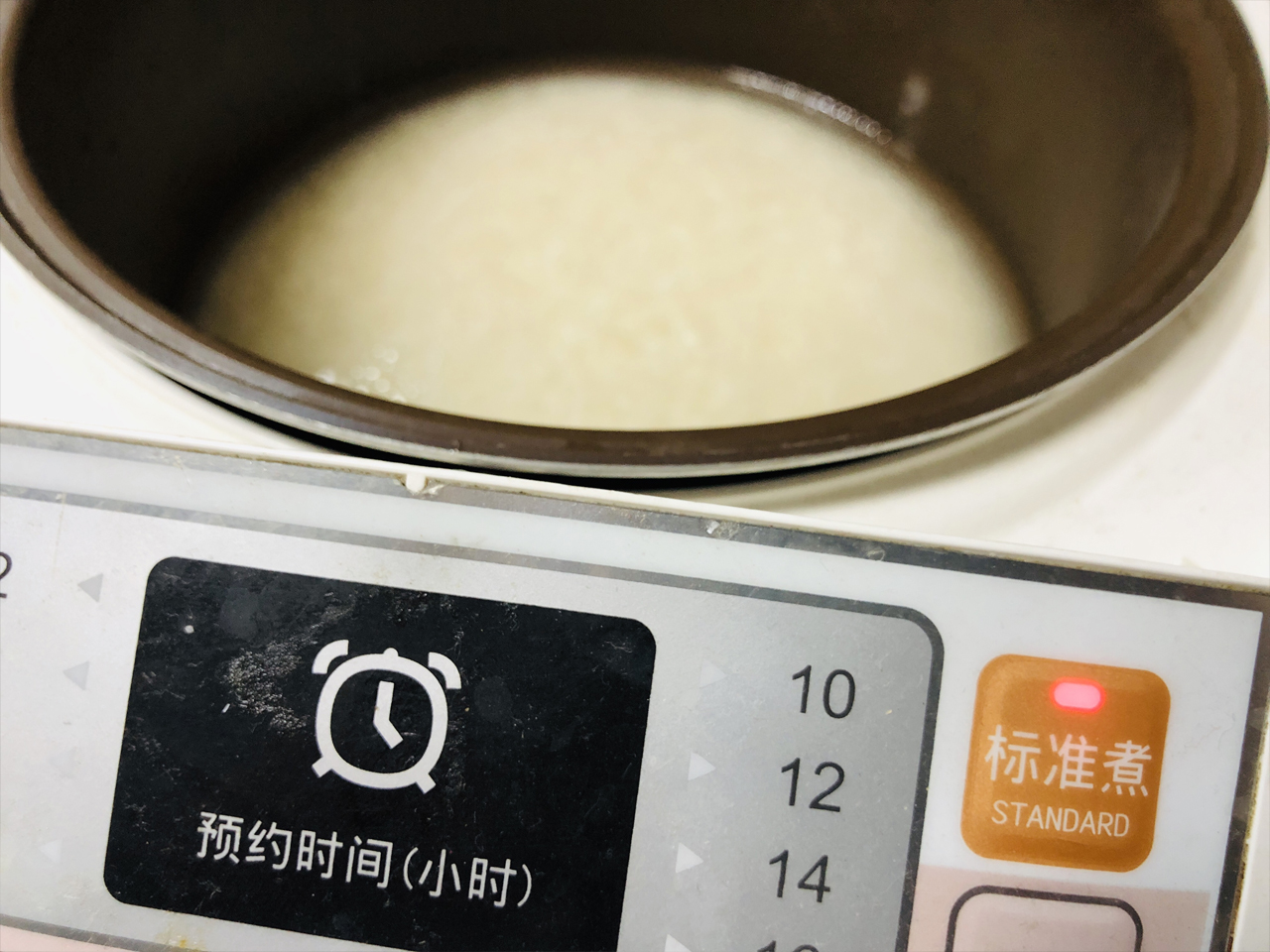 做白饭简单易学方法,煮白饭加什么又香又好吃