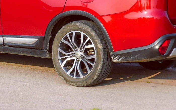 欧蓝德选2.0还是2.4油耗差别大吗,欧蓝德荣耀版配置油耗