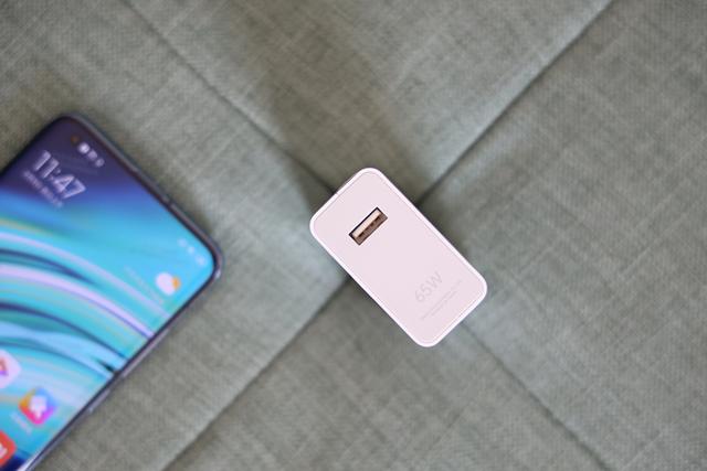 雷军谈小米11屏幕是曲面吗,雷军回应小米8刘海屏