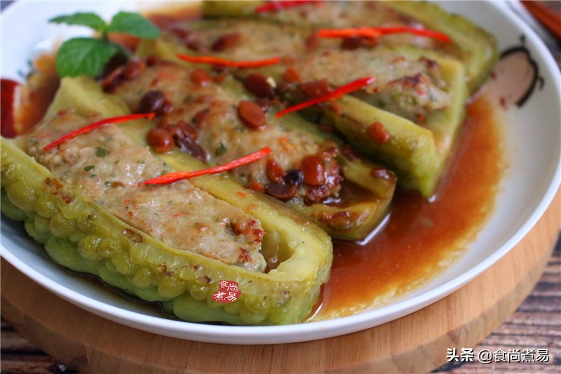 用这方法酿苦瓜，特简单，蒸一蒸浇点汁就起锅，香糯回甘不上火