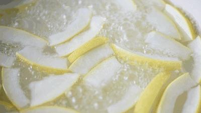 脸蛋又干又痒是怎么回事,脸蛋容易出油怎么办