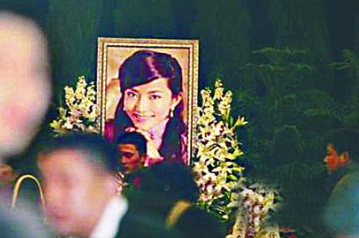 李钰男友汪雨现在怎么样了,被赵薇借命的李钰