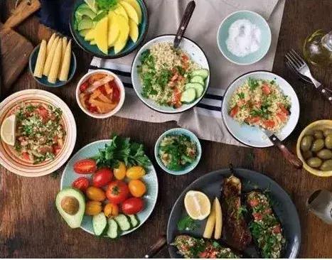 内幕曝光！这个“女魔头”竟是全球最大素食连锁餐厅的幕后老板