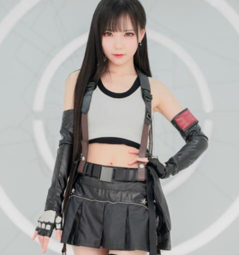 嘟嘴、挤眼、剪齐刘海，如何评价被戏称老阿姨的宅舞女神咬人猫？