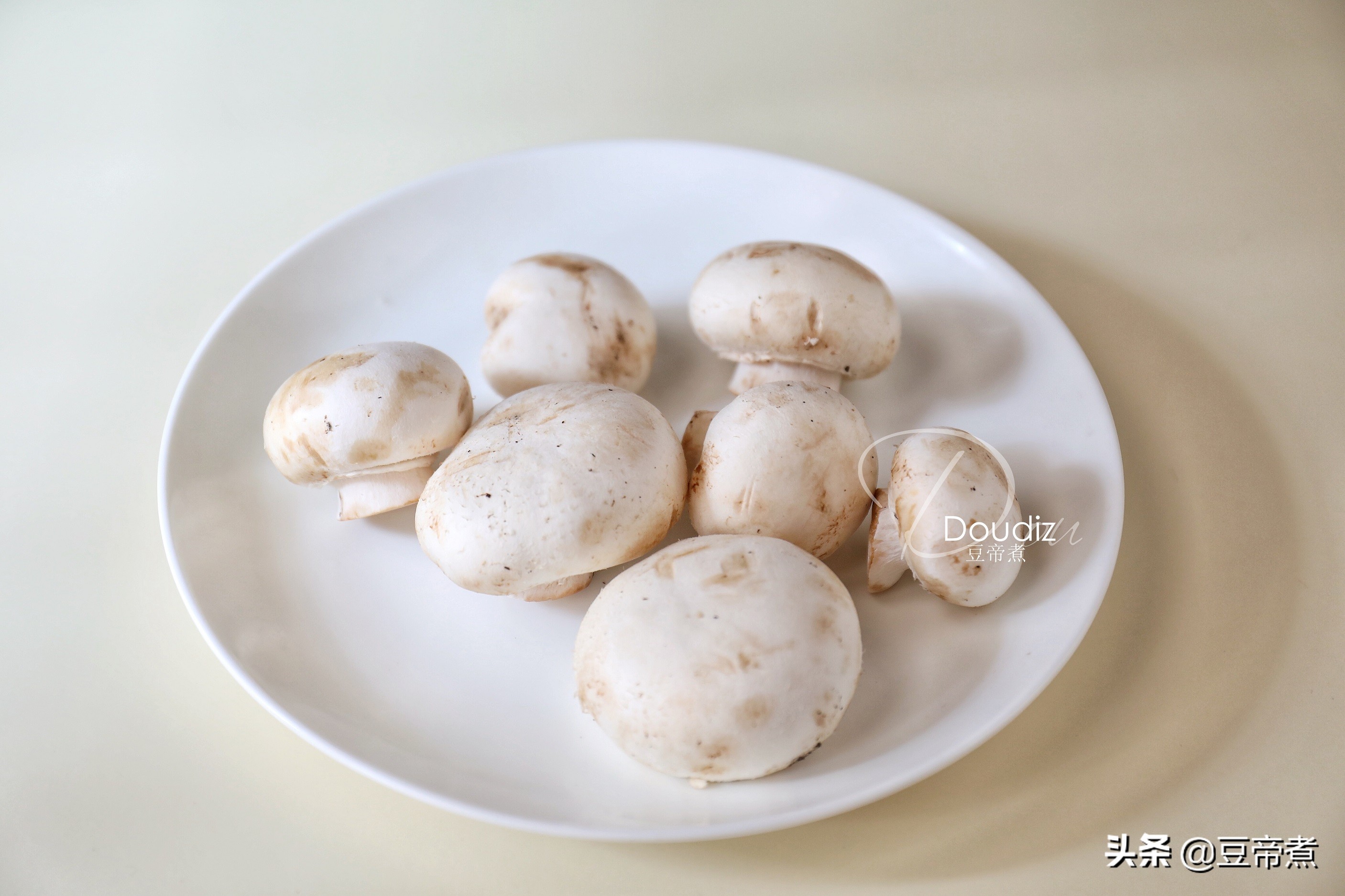 为什么自己烤的披萨胚不脆,为什么现实中的披萨不会拉丝