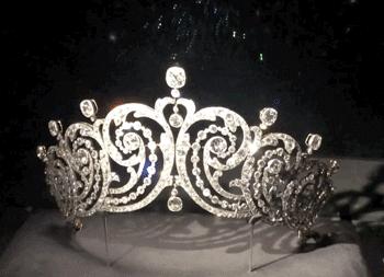 卡地亚的手镯为什么那么贵,卡地亚贵还是欧米茄贵