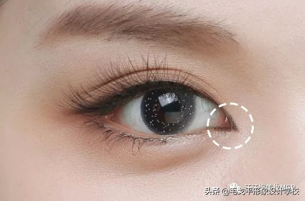 眼线适合下垂眼,有点斗鸡眼怎么画眼线
