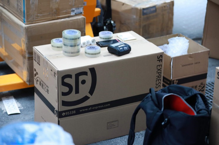 与唯品会签下6.4亿单合同顺丰举力发展电商件