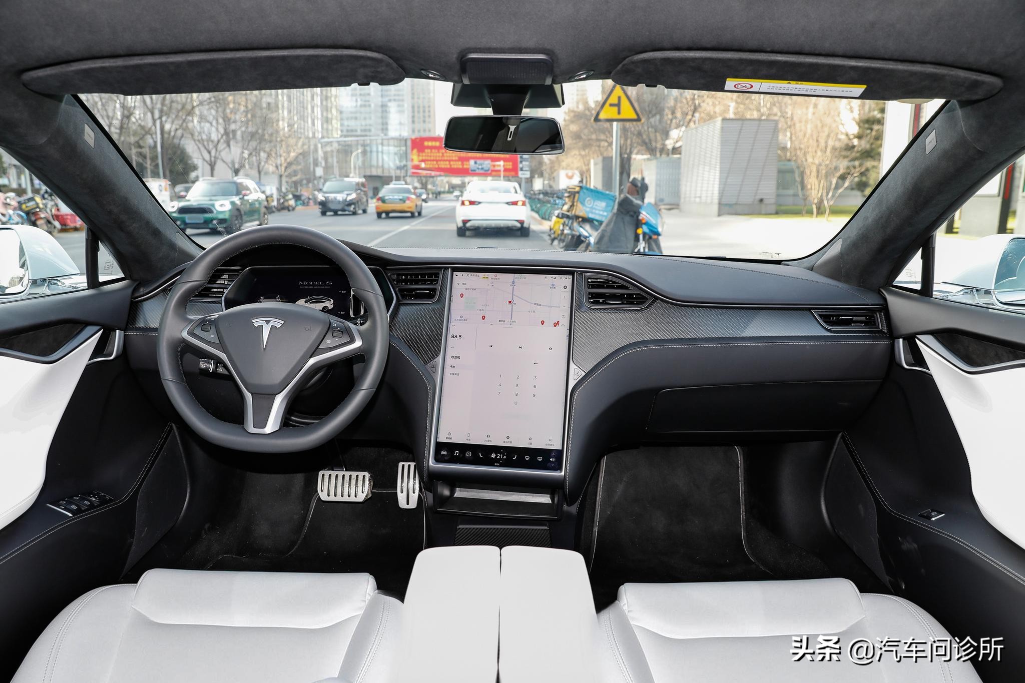 混动和纯电动汽车该如何选择,混动和纯电动汽车有什么区别