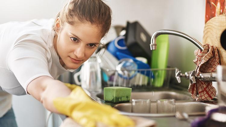 厨房洗手盆下水道有异味怎么办,厨房漏水异味重深度保洁帮你解决