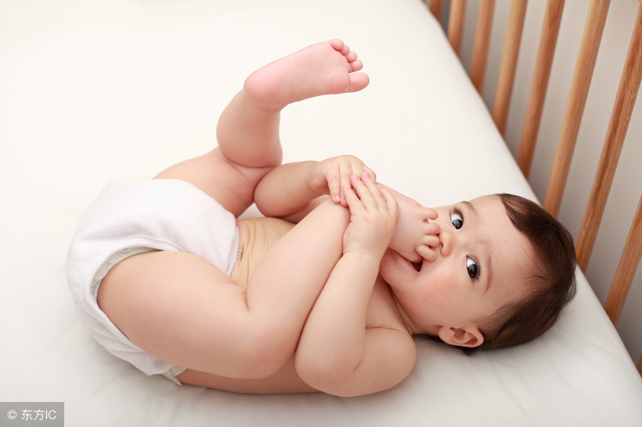 新生儿皮肤脱皮？家长往医院送，医生笑了