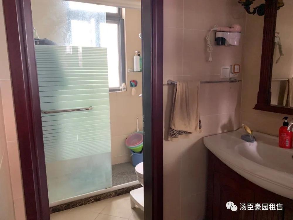 张江汤臣豪园四期新出精装修三房,业主自住保养不错,诚售1800W