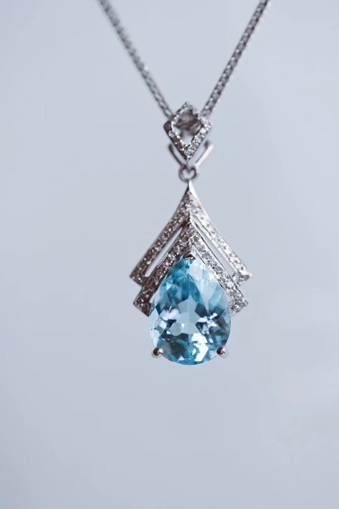 海蓝宝属水的佩戴好吗,海蓝宝的五行属性是什么呢