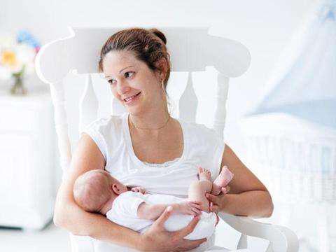 宝宝由母乳转奶粉需要注意什么,怎么给宝宝转奶