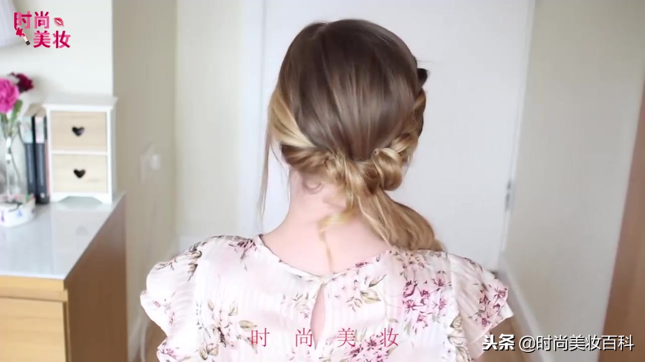 好看的马尾辫发型教程,不一样的简单马尾辫发型