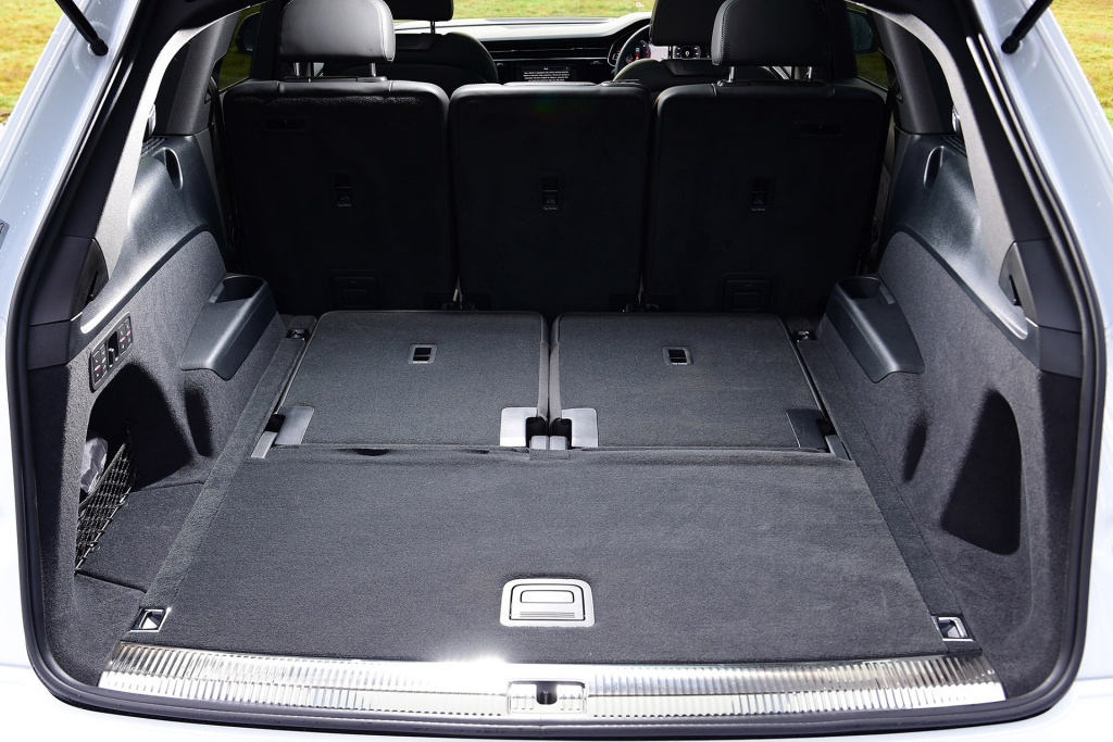 进口奥迪q7从60万降到30多万,奥迪q72022款55tfsi运动型落地价