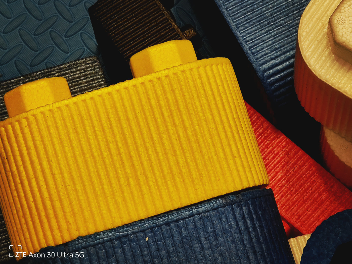 中兴axon30ultra和vivox70pro,中兴axon30ultra航天版发布会