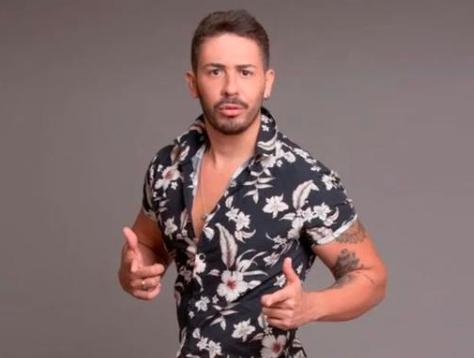 交往四任同性男友，改换大龄女友却是为了人家的明星儿子？