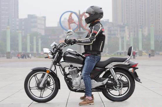 新大洲本田小型太子，外型漂亮还省油，150排量，仅售9900元