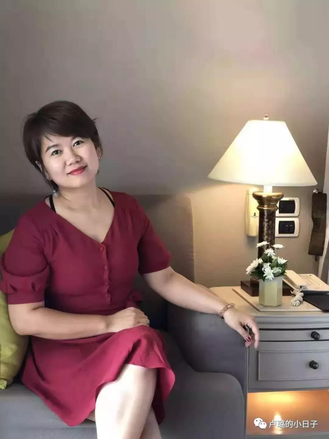 短期旅行必备化妆包是什么,出门手提袋便携女时尚化妆包