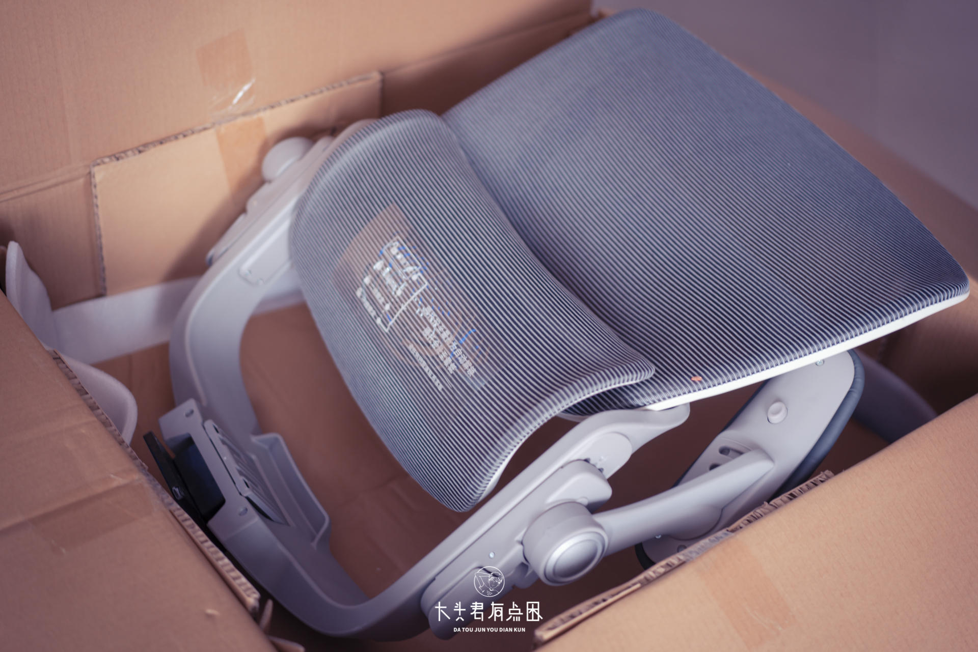 「大头君有点困」舒适再升级，网易3D悬挂腰靠人体工学椅使用感受