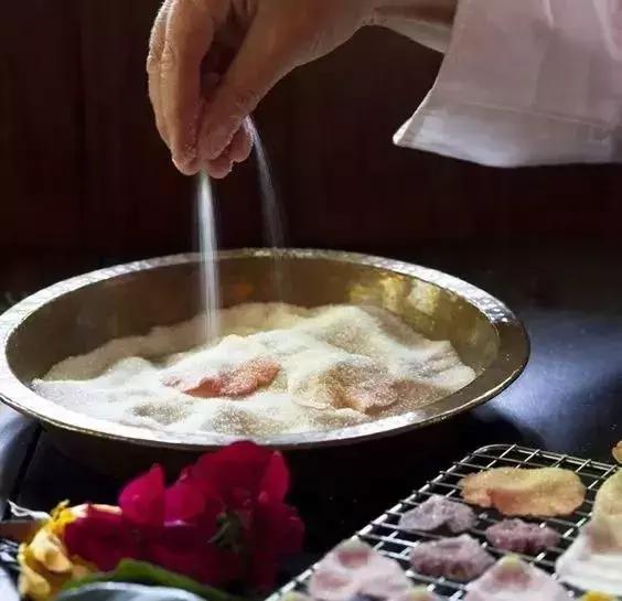 白糖红糖有什么不一样,红糖白糖冰糖黄糖的区别与功效