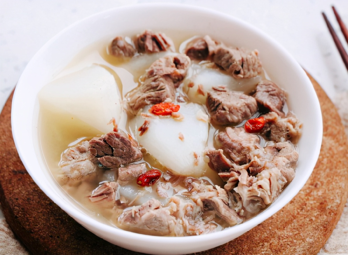 炖羊肉时牢记三不放,炖羊肉只放4种料羊肉没膻味