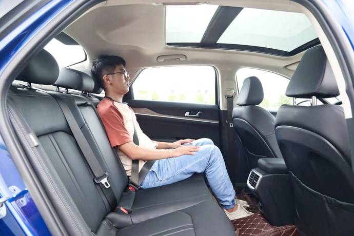 2021起亚k5凯酷1.5焕新版试驾视频,2024款起亚k5夜间第一视角试驾