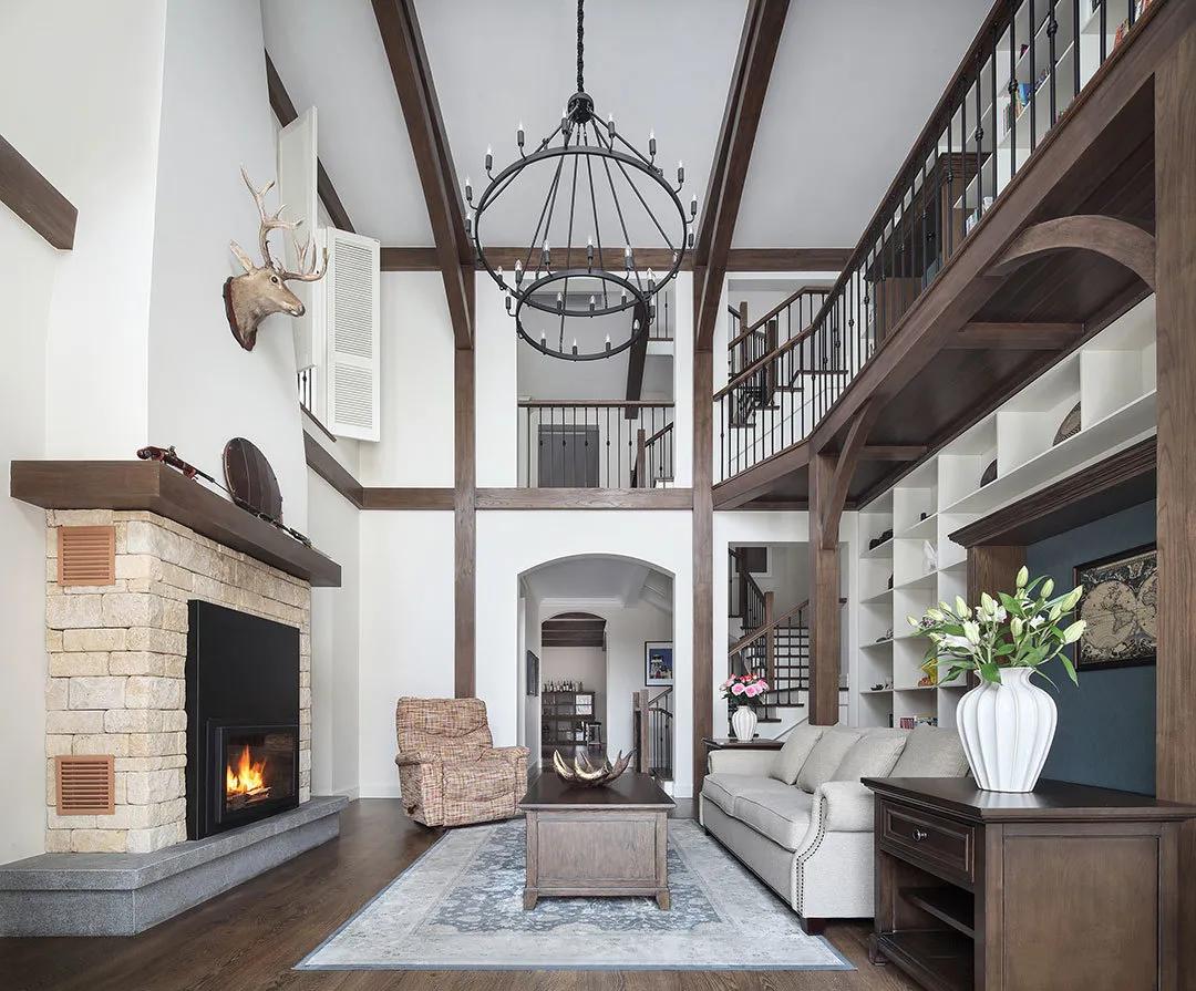 也要给家里装个壁炉!取代电视墙又能冬日围坐取暖,提升家居质感