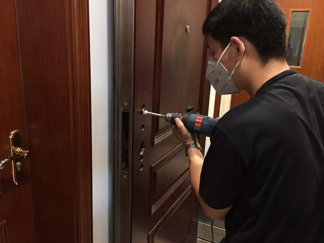 欧瑞博c1智能门锁安装细节,欧瑞博智能门锁怎么用钥匙开门