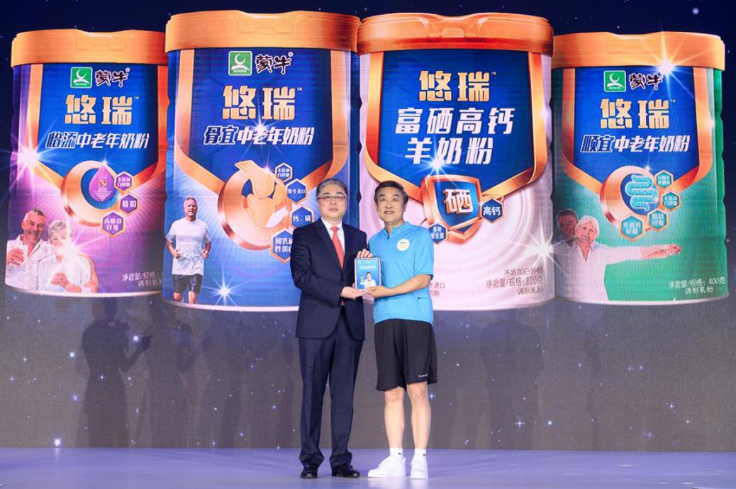 蒙牛悠瑞携老戏骨李建义掀年轻嗨派对新品发布重新定义老年生活态度