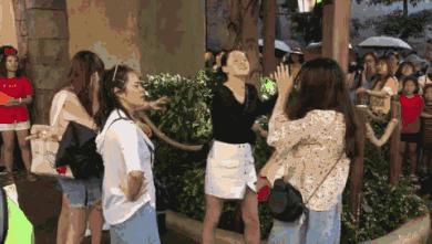 10岁男孩书店内猥亵5岁女孩,他的妈妈说:女孩是自愿的