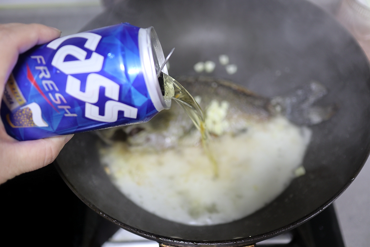 煎鱼皮怎么不会粘,煎鱼皮不破