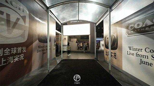 坐在车里看露天电影,坐在车里看电影也是一种享受