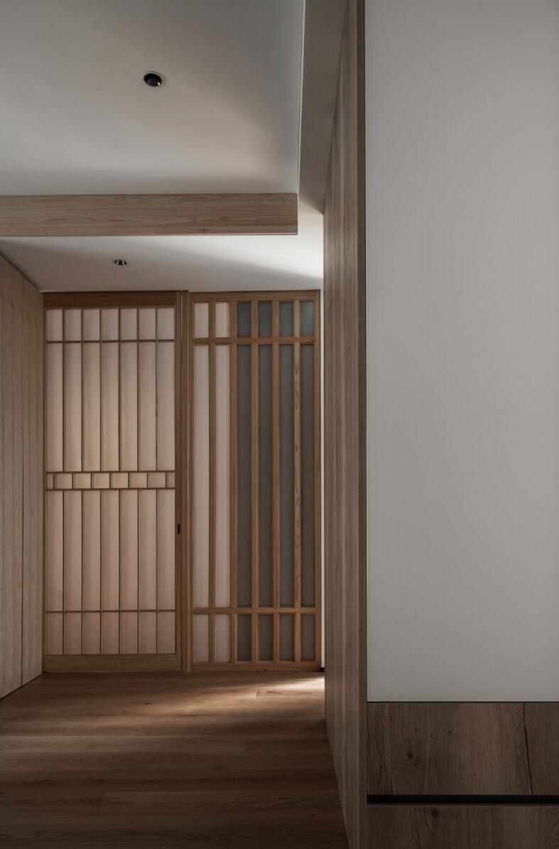 主卧过道型衣帽间设计,过道2.5米设计个衣帽间