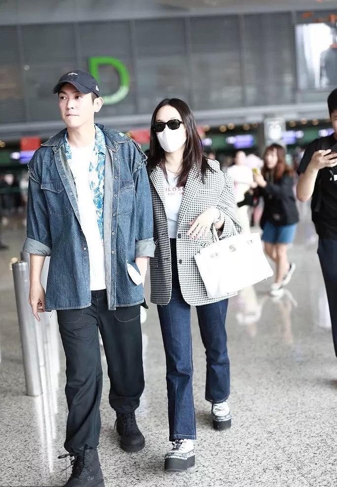 霍思燕穿搭日常图片,霍思燕喜欢晒素颜长相美穿衣有范