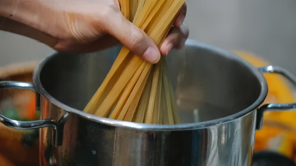 不粘锅有毒还致癌是真的吗,不粘锅都有致癌物质吗