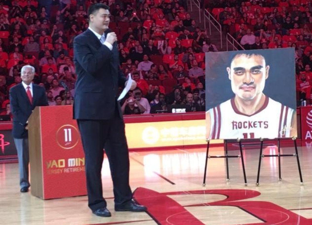 老狼王和老手套跟老东家的拧巴，NBA球衣退役的奇闻逸事