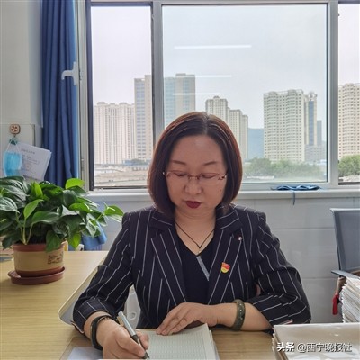 尊师重教功在当代利在千秋,尊师重教勿忘初心铸就千秋伟业