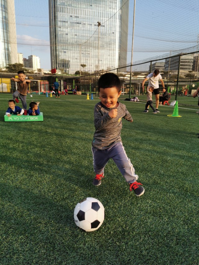 足球运动对少年儿童成长的好处,足球运动对幼儿身心发展的益处