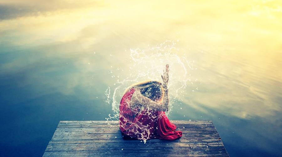 15周岁的少女主动与男老师发生*行为性**，男教师成立本罪吗？