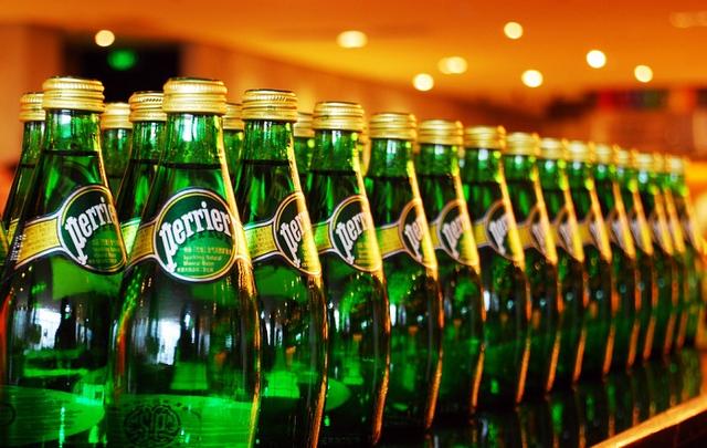 依云是哪个牌子的饮用水,法国依云矿泉水世界排名第几