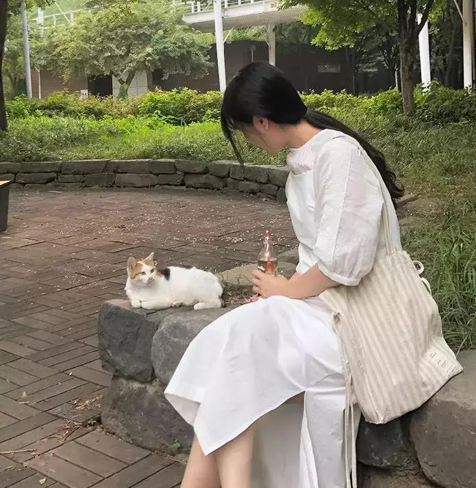 29岁女孩独居图片,29岁独居女孩的视频