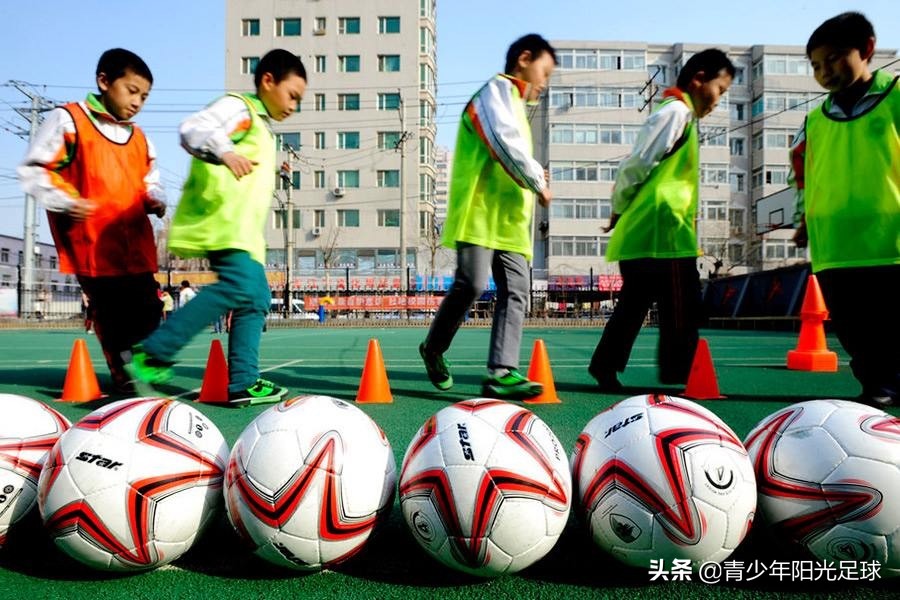 足球协调性训练的指导要点,七岁孩子足球传球训练