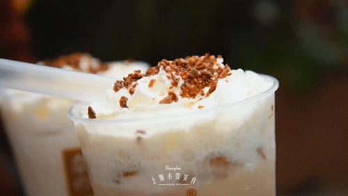 网红饮料喝起来,中药奶茶网红饮品