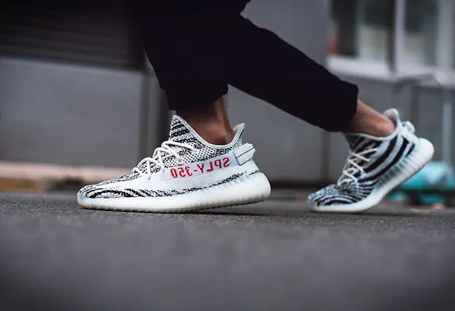 yeezy350v2白斑马二代,yeezy350白斑马跟灰斑马