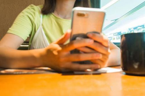 青春期打孩子正确方法,妈妈打青春期女儿的后果