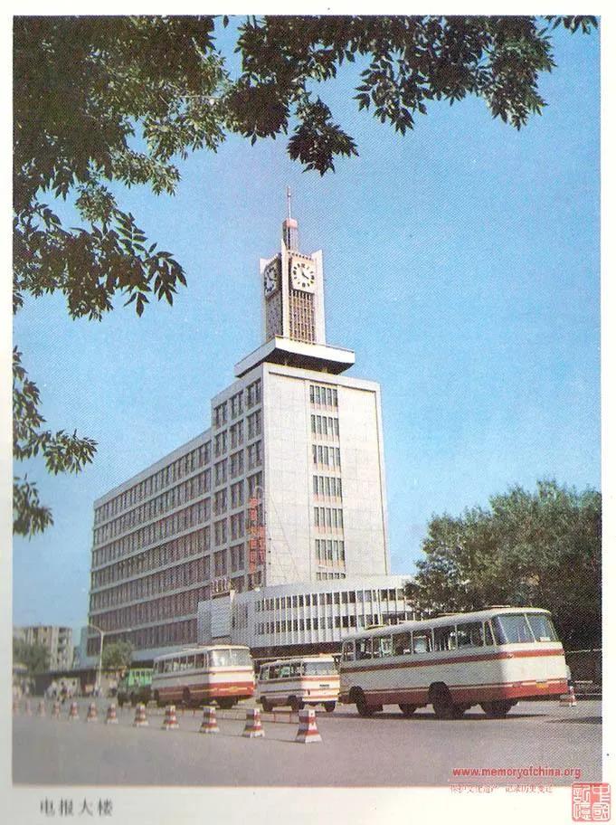 天津青年路的老照片1990年,天津市南京路图片