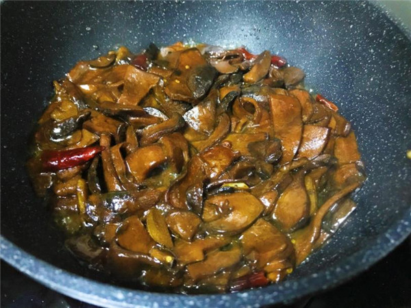 云南人爱吃的见手青,云南野生菌科普见手青