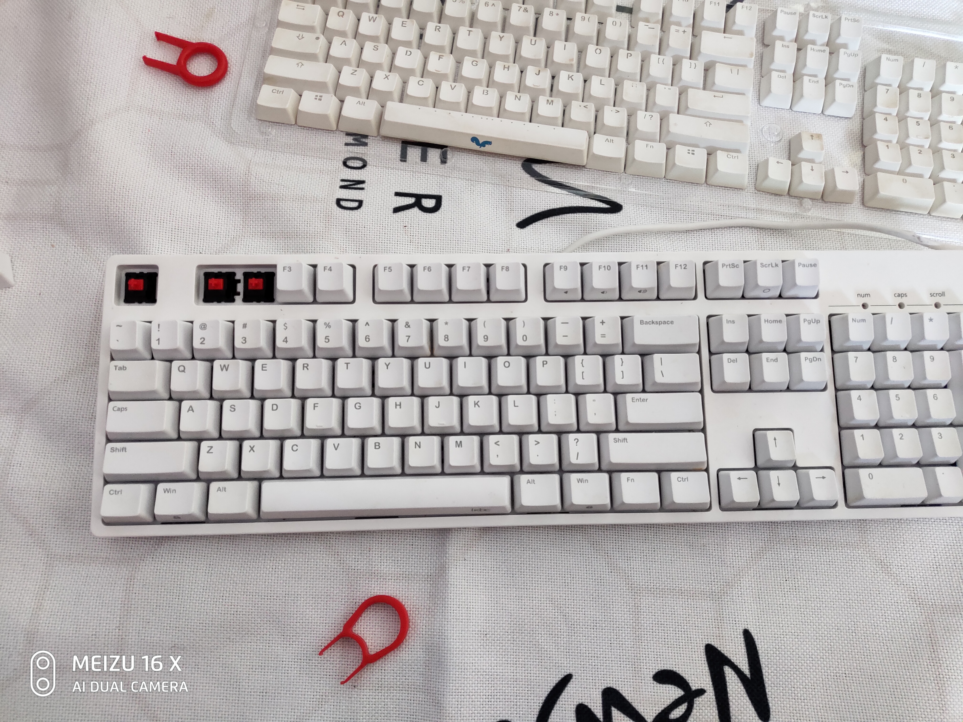 公认手感最好的机械键盘轴是什么,机械键盘樱桃轴与普通轴的区别